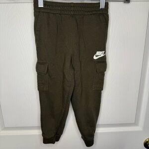 Nike Kids Olive Cargo Jogger Sweatpants Size 5 Small GUC